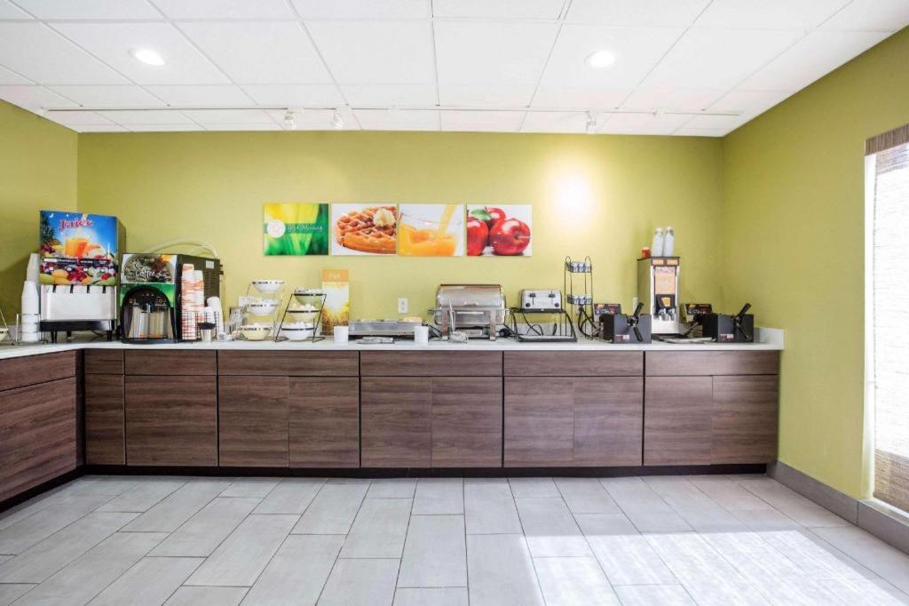 Quality Inn & Suites Arnold - St Louis المظهر الخارجي الصورة