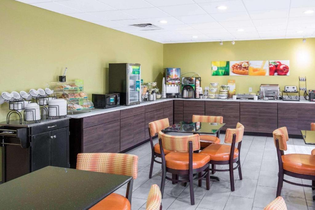 Quality Inn & Suites Arnold - St Louis المظهر الخارجي الصورة