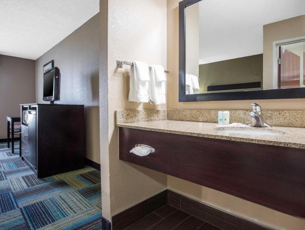 Quality Inn & Suites Arnold - St Louis المظهر الخارجي الصورة
